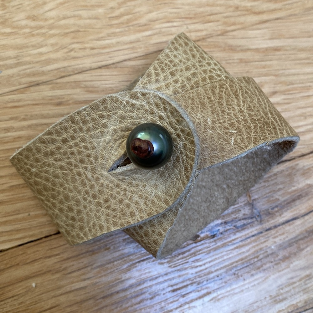 Vincent Peach Tahitian pearl & leather bracelet